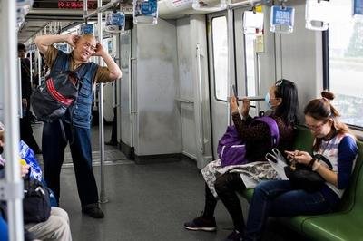 百度胖老师吧上海市公 安局轨道交通分局石宇玉老师求救 抖音快手百度贴吧百科图片视频知道搜索上海胖老师或 ...