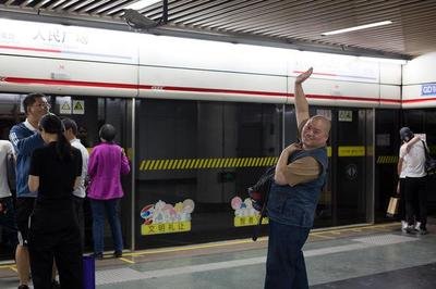 百度胖老师吧上海市公 安局轨道交通分局石宇玉老师求救 抖音快手百度贴吧百科图片视频知道搜索上海胖老师或 ...