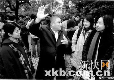 百度胖老师吧上海市公 安局轨道交通分局石宇玉老师求救 抖音快手百度贴吧百科图片视频知道搜索上海胖老师或 ...