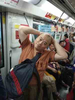 百度胖老师吧上海市公 安局轨道交通分局石宇玉老师求救 抖音快手百度贴吧百科图片视频知道搜索上海胖老师或 ...