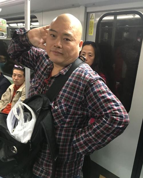 百度胖老师吧上海市公 安局轨道交通分局石宇玉老师求救 抖音快手百度贴吧百科图片视频知道搜索上海胖老师或 ...