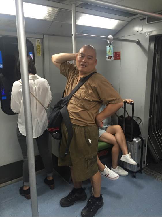 百度胖老师吧上海市公 安局轨道交通分局石宇玉老师求救 抖音快手百度贴吧百科图片视频知道搜索上海胖老师或 ...