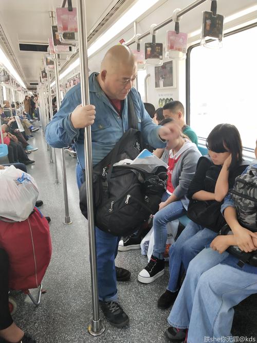 百度胖老师吧上海市公 安局轨道交通分局石宇玉老师求救 抖音快手百度贴吧百科图片视频知道搜索上海胖老师或 ...