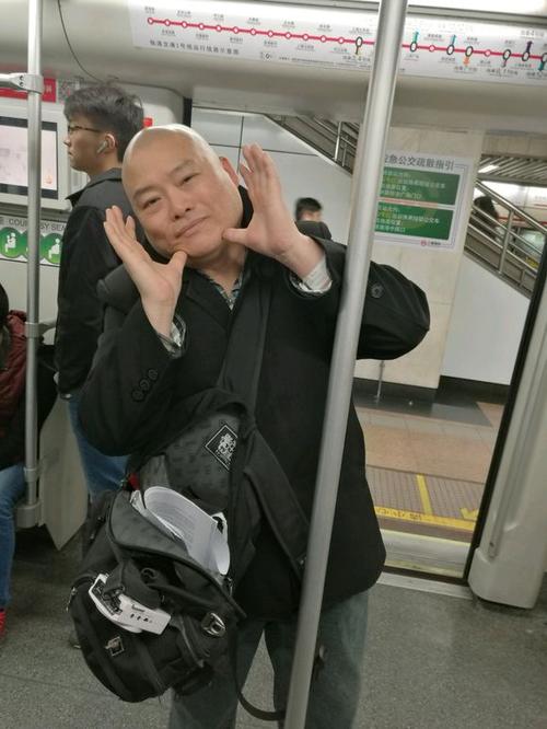 百度胖老师吧上海市公 安局轨道交通分局石宇玉老师求救 抖音快手百度贴吧百科图片视频知道搜索上海胖老师或 ...