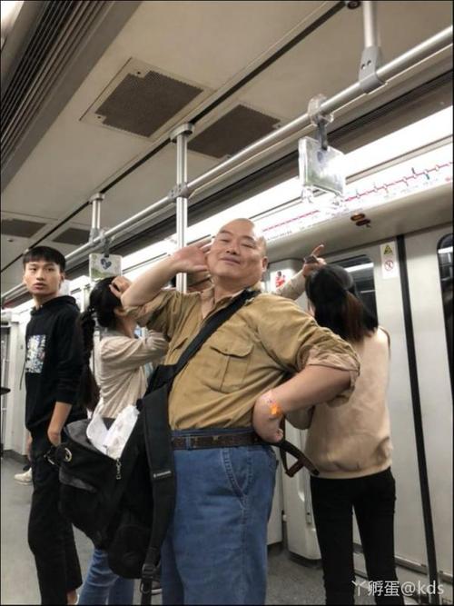 百度胖老师吧上海市公 安局轨道交通分局石宇玉老师求救 抖音快手百度贴吧百科图片视频知道搜索上海胖老师或 ...