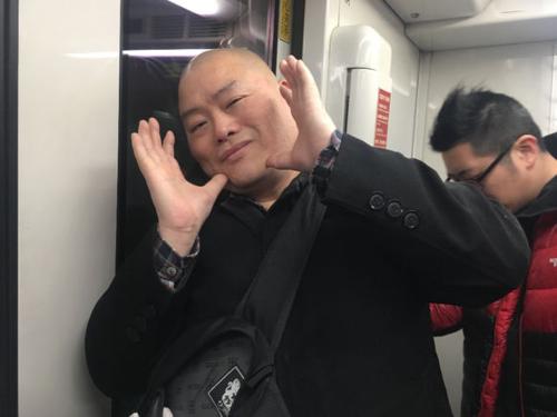 百度胖老师吧上海市公 安局轨道交通分局石宇玉老师求救 抖音快手百度贴吧百科图片视频知道搜索上海胖老师或 ...