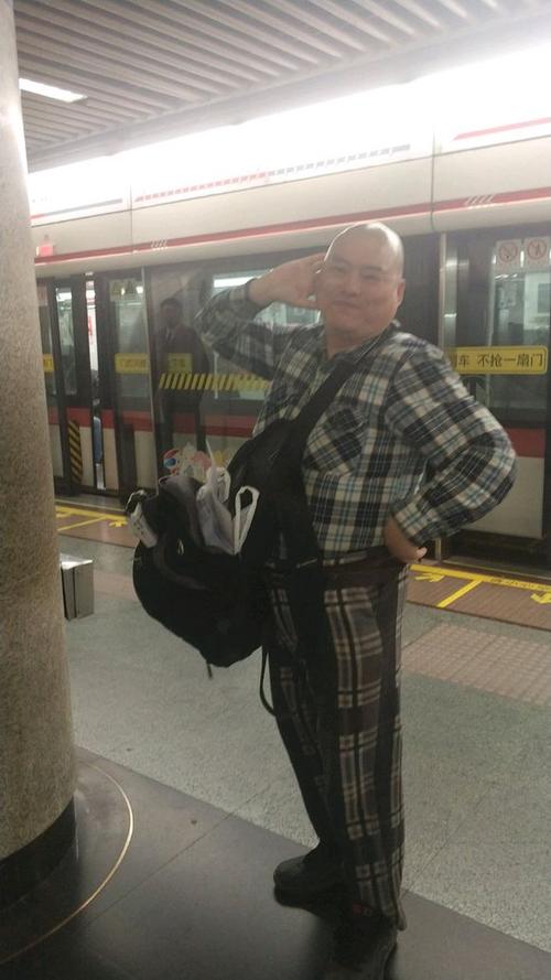 百度胖老师吧上海市公 安局轨道交通分局石宇玉老师求救 抖音快手百度贴吧百科图片视频知道搜索上海胖老师或 ...