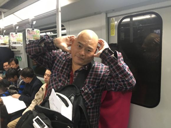 百度胖老师吧上海市公 安局轨道交通分局石宇玉老师求救 抖音快手百度贴吧百科图片视频知道搜索上海胖老师或 ...