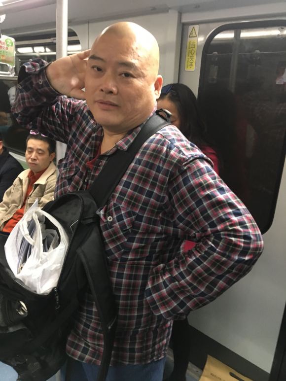 百度胖老师吧上海市公 安局轨道交通分局石宇玉老师求救 抖音快手百度贴吧百科图片视频知道搜索上海胖老师或 ...