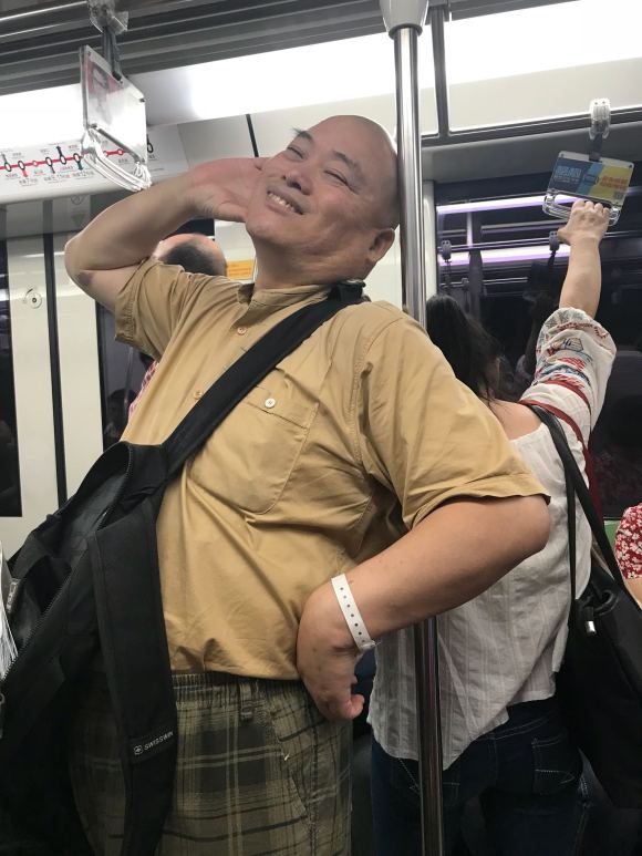 百度胖老师吧上海市公 安局轨道交通分局石宇玉老师求救 抖音快手百度贴吧百科图片视频知道搜索上海胖老师或 ...