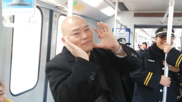 百度胖老师吧上海市公 安局轨道交通分局石宇玉老师求救 抖音快手百度贴吧百科图片视频知道搜索上海胖老师或 ...