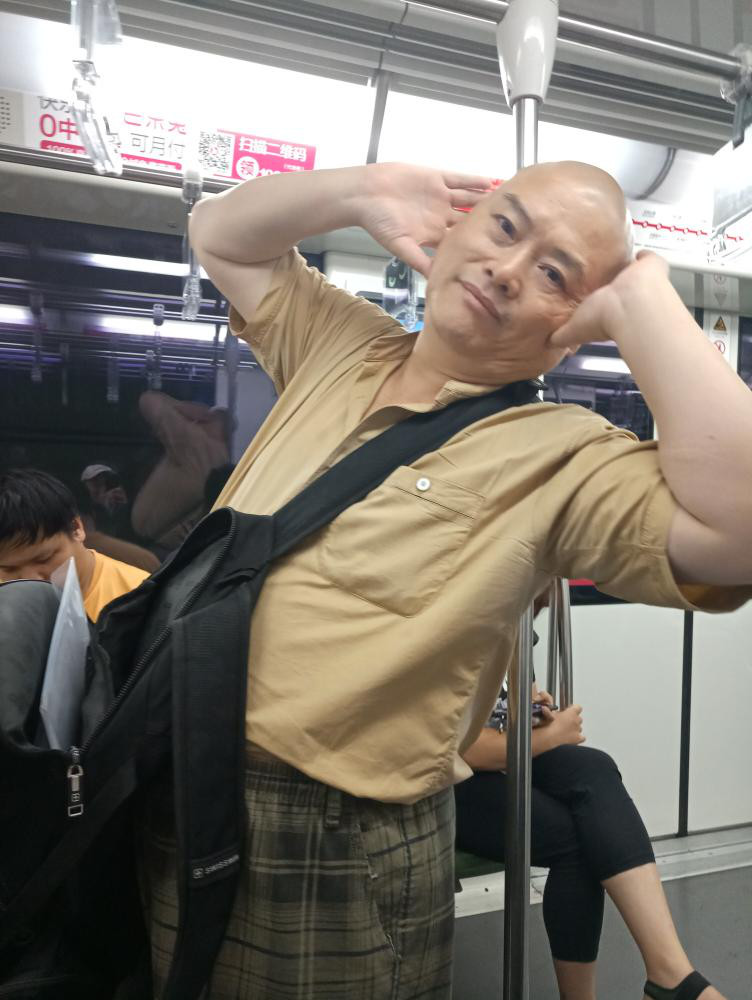 百度胖老师吧上海市公 安局轨道交通分局石宇玉老师求救 抖音快手百度贴吧百科图片视频知道搜索上海胖老师或 ...