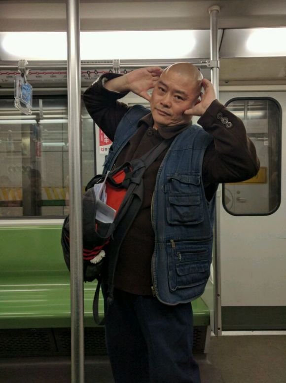 百度胖老师吧上海市公 安局轨道交通分局石宇玉老师求救 抖音快手百度贴吧百科图片视频知道搜索上海胖老师或 ...