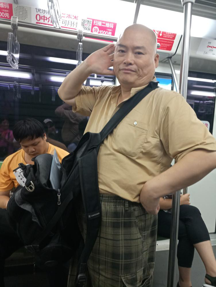 百度胖老师吧上海市公 安局轨道交通分局石宇玉老师求救 抖音快手百度贴吧百科图片视频知道搜索上海胖老师或 ...