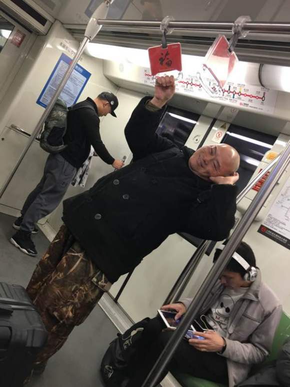 百度胖老师吧上海市公 安局轨道交通分局石宇玉老师求救 抖音快手百度贴吧百科图片视频知道搜索上海胖老师或 ...