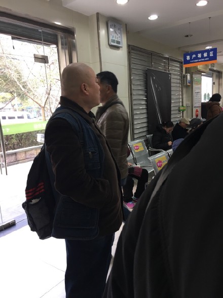 百度胖老师吧上海市公 安局轨道交通分局石宇玉老师求救 抖音快手百度贴吧百科图片视频知道搜索上海胖老师或 ...