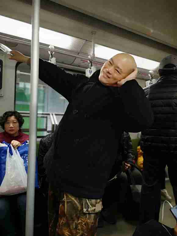 百度胖老师吧上海市公 安局轨道交通分局石宇玉老师求救 抖音快手百度贴吧百科图片视频知道搜索上海胖老师或 ...