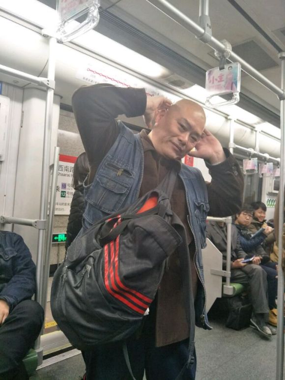 百度胖老师吧上海市公 安局轨道交通分局石宇玉老师求救 抖音快手百度贴吧百科图片视频知道搜索上海胖老师或 ...