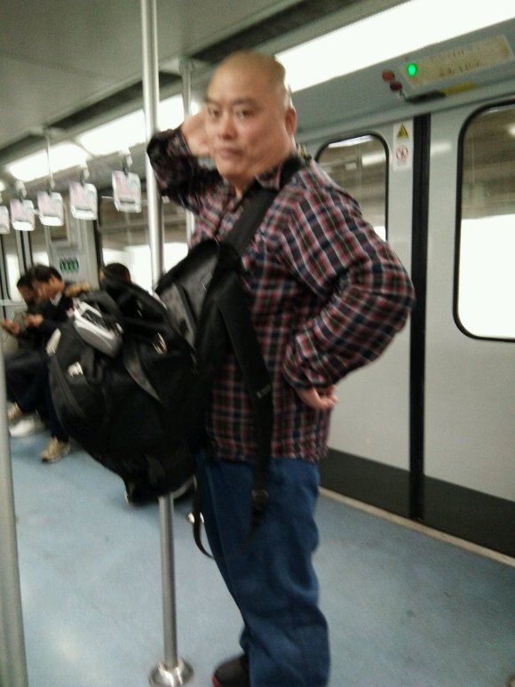 百度胖老师吧上海市公 安局轨道交通分局石宇玉老师求救 抖音快手百度贴吧百科图片视频知道搜索上海胖老师或 ...