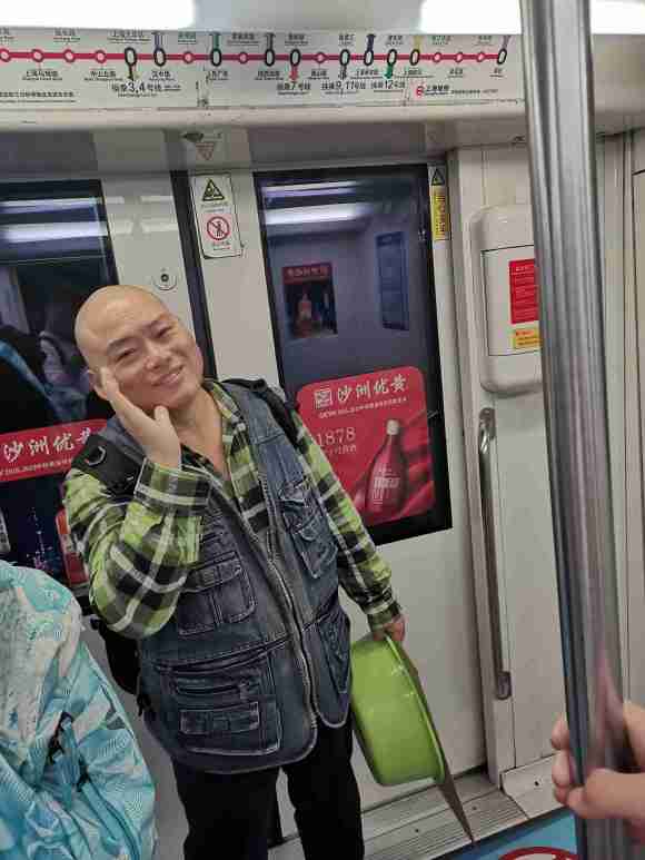 百度胖老师吧上海市公 安局轨道交通分局石宇玉老师求救 抖音快手百度贴吧百科图片视频知道搜索上海胖老师或 ...