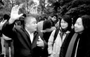 百度胖老师吧上海市公 安局轨道交通分局石宇玉老师求救 抖音快手百度贴吧百科图片视频知道搜索上海胖老师或 ...