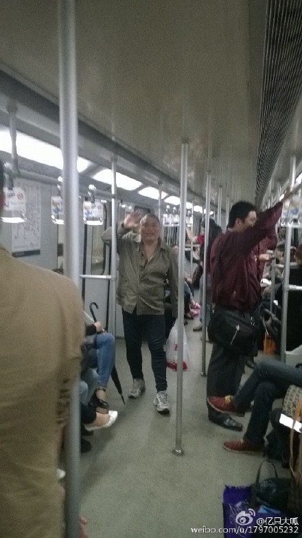 百度胖老师吧上海市公 安局轨道交通分局石宇玉老师求救 抖音快手百度贴吧百科图片视频知道搜索上海胖老师或 ...