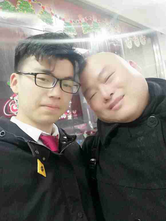 百度胖老师吧上海市公 安局轨道交通分局石宇玉老师求救 抖音快手百度贴吧百科图片视频知道搜索上海胖老师或 ...
