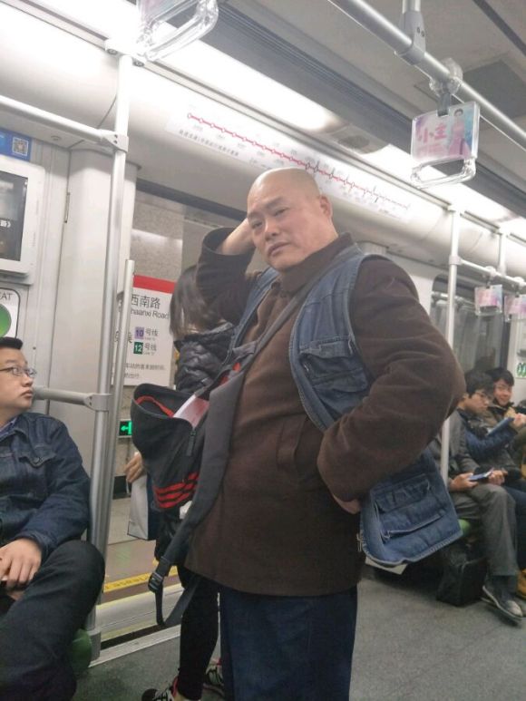 百度胖老师吧上海市公 安局轨道交通分局石宇玉老师求救 抖音快手百度贴吧百科图片视频知道搜索上海胖老师或 ...