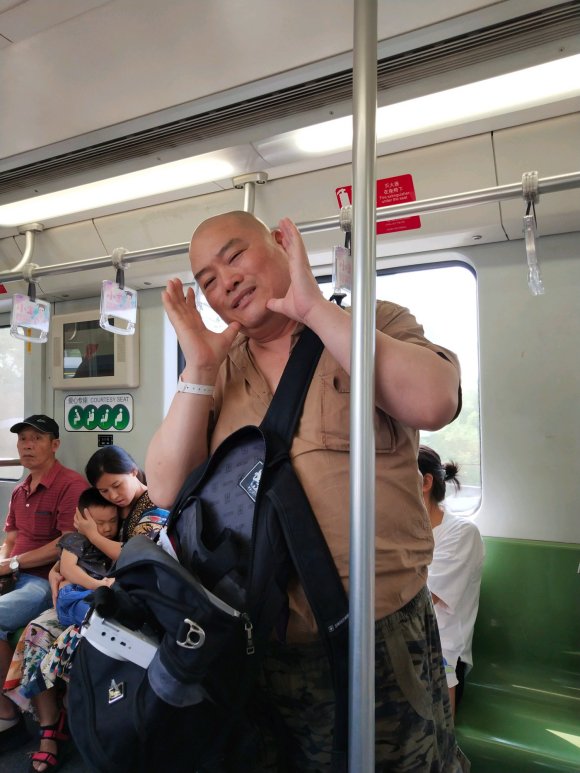 百度胖老师吧上海市公 安局轨道交通分局石宇玉老师求救 抖音快手百度贴吧百科图片视频知道搜索上海胖老师或 ...