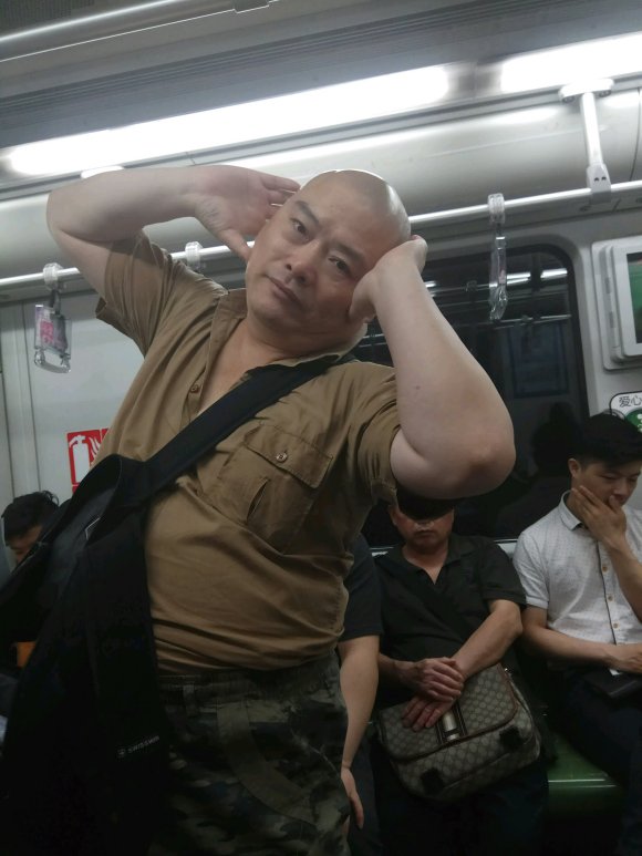 百度胖老师吧上海市公 安局轨道交通分局石宇玉老师求救 抖音快手百度贴吧百科图片视频知道搜索上海胖老师或 ...