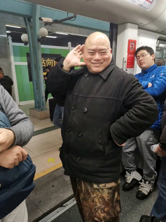 百度胖老师吧上海市公 安局轨道交通分局石宇玉老师求救 抖音快手百度贴吧百科图片视频知道搜索上海胖老师或 ...