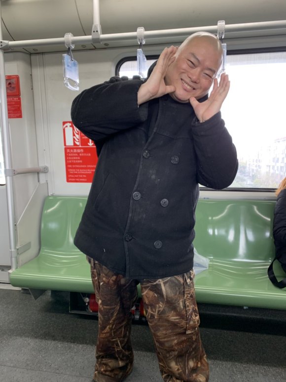 百度胖老师吧上海市公 安局轨道交通分局石宇玉老师求救 抖音快手百度贴吧百科图片视频知道搜索上海胖老师或 ...