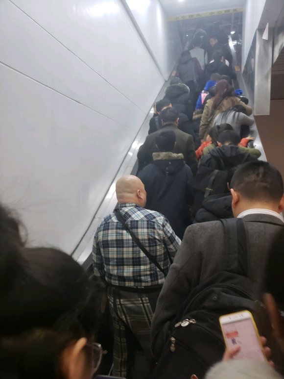 百度胖老师吧上海市公 安局轨道交通分局石宇玉老师求救 抖音快手百度贴吧百科图片视频知道搜索上海胖老师或 ...