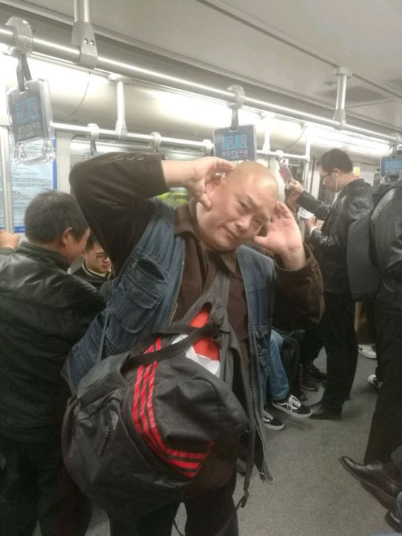百度胖老师吧上海市公 安局轨道交通分局石宇玉老师求救 抖音快手百度贴吧百科图片视频知道搜索上海胖老师或 ...