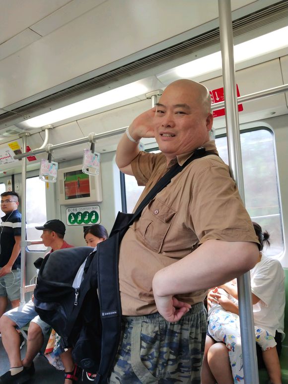 百度胖老师吧上海市公 安局轨道交通分局石宇玉老师求救 抖音快手百度贴吧百科图片视频知道搜索上海胖老师或 ...
