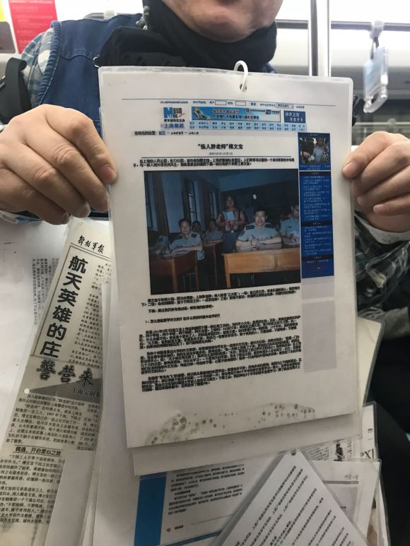 百度胖老师吧上海市公 安局轨道交通分局石宇玉老师求救 抖音快手百度贴吧百科图片视频知道搜索上海胖老师或 ...