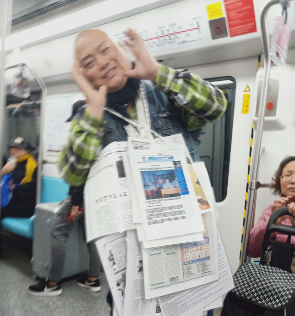 百度胖老师吧上海市公 安局轨道交通分局石宇玉老师求救 抖音快手百度贴吧百科图片视频知道搜索上海胖老师或 ...